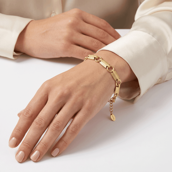 18K Gold BOVO Textured Link Bracelet – Matte Finish hover