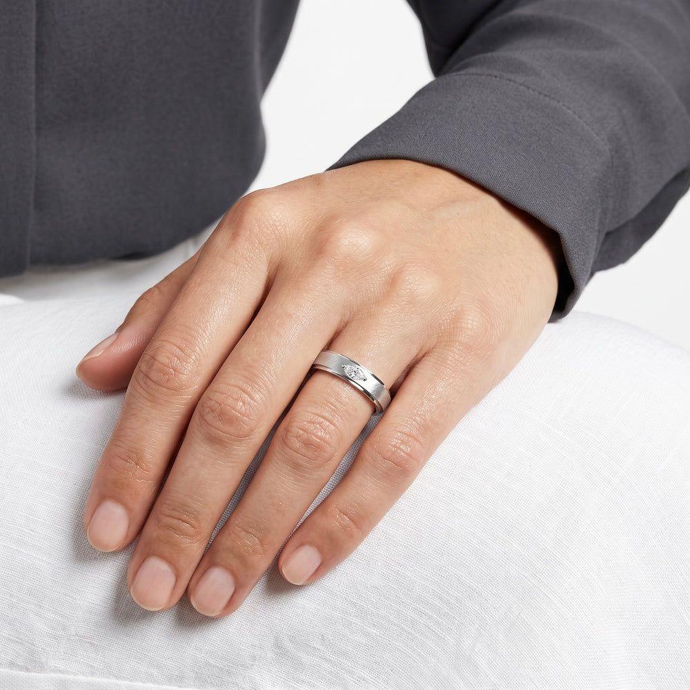 Marquise Signature Couple Bands – Platinum 900 with Natural Diamond