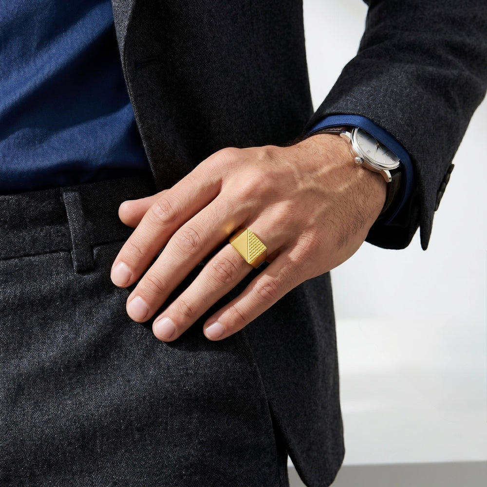 18K Gold Men’s Statement Ring – Bold Luxury Design