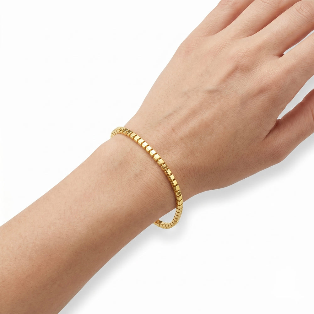 18K Gold High-Polish Bracelet – Elegant Luxury Design