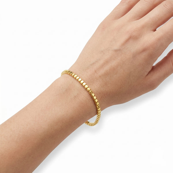 18K Gold High-Polish Bracelet – Elegant Luxury Design hover