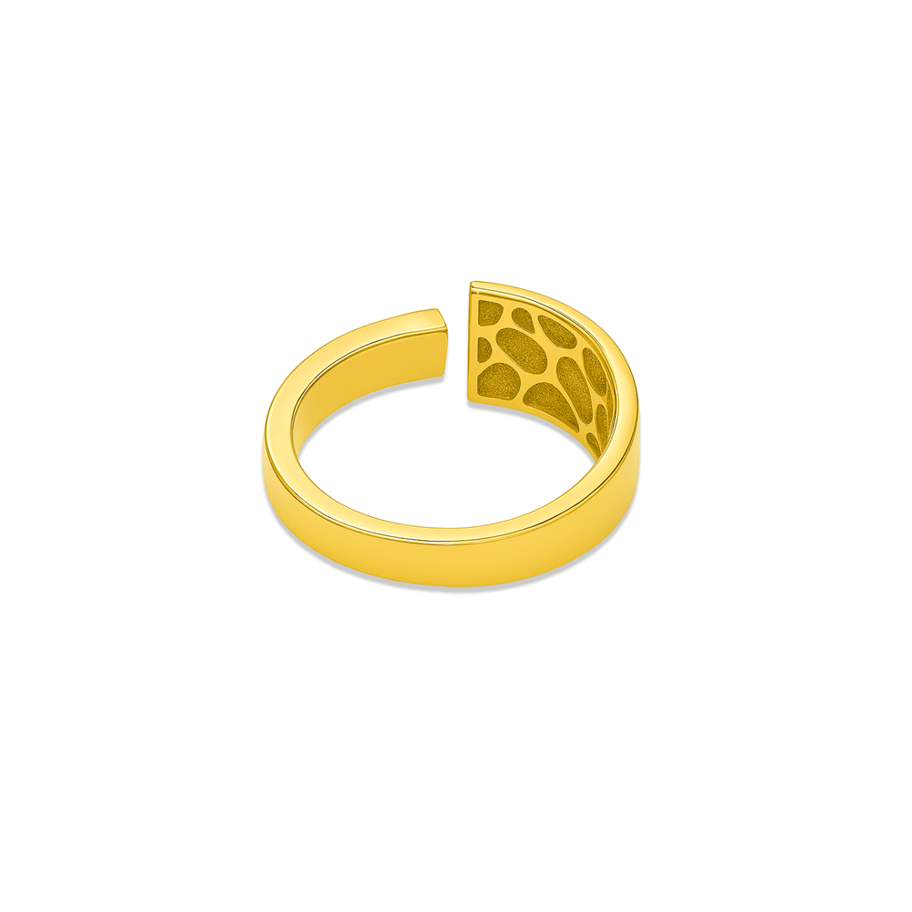 18K Gold Women’s Statement Ring – Elegant High-Polish Design