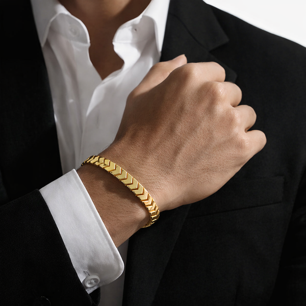 18K Gold Chevron-Link Bracelet – Luxury Gold Bracelet hover